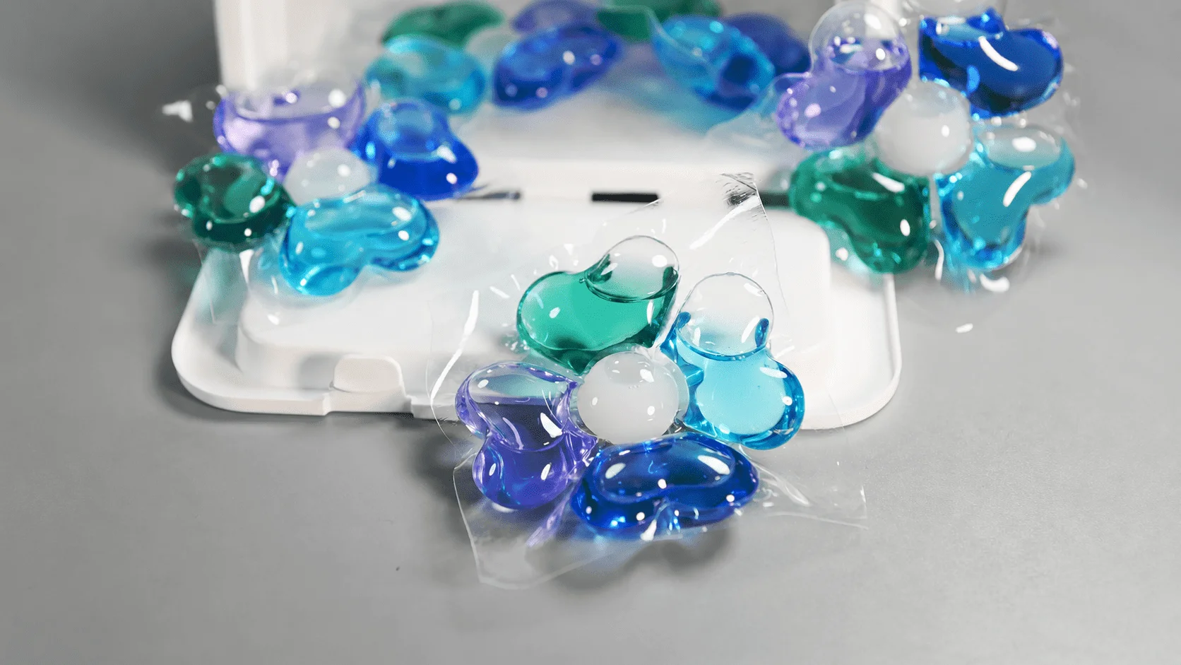 OEM-ODM-5-in-1-Ultimate-Laundry-Pods-Iomlán-Fabraic-Cúram & Bith-Einsím-Clúdach